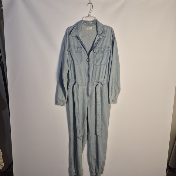 EASEL Los Angeles Women  Chambray Jumpsuit Small Light Wash Utility Belted Zip - Picture 1 of 12
